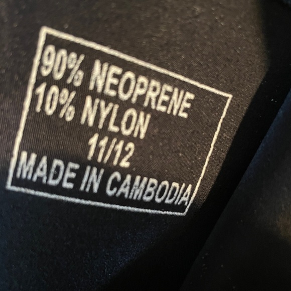 Akona Quantum Stretch Women’s 3mm Wetsuit, size 11/12 - Picture 5 of 11